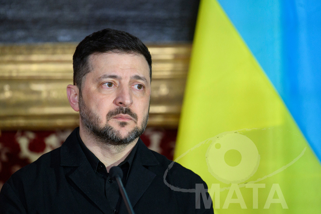 _DWA0563 | Politiker Wolodymyr Selenskyj, Präsident der Ukraine, iwährend eines Pressestatements in der Münchner Residenz vor der Verleihung des Ewald-von-Kleist-Preises.Der diesjährige Ewald-von-Kleist-Preis wird am Rande der Münchner Sicherheitskonferenz 2026 an das ukrainische Volk vergeben. München, 14.02.2026 Bayern Deutschland - Realisiert mit Pictrs.com