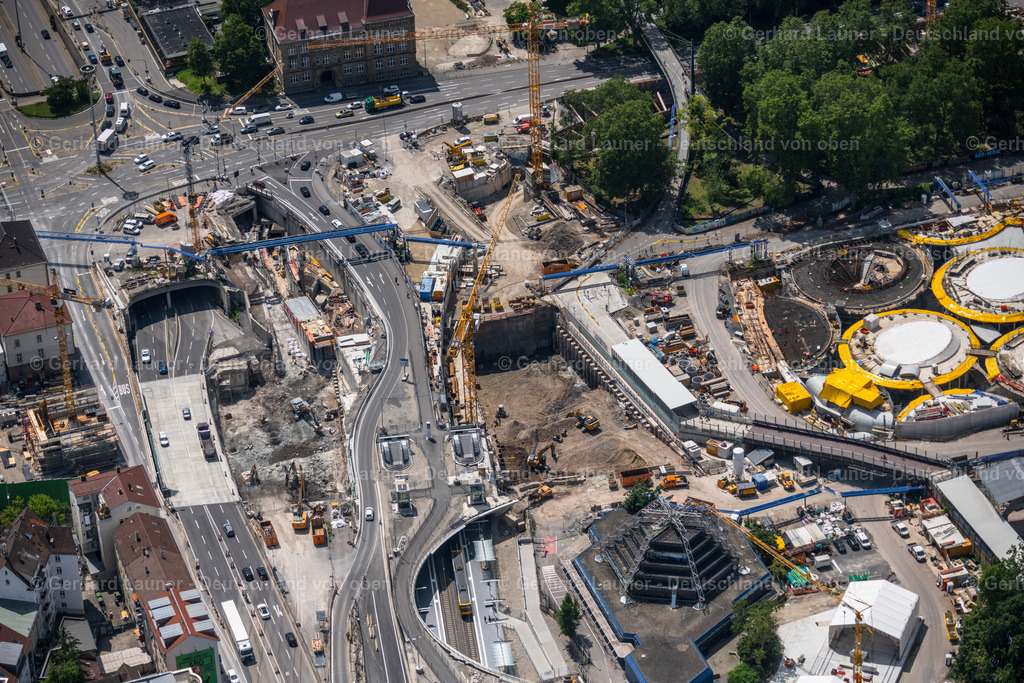 4046439 | STUTTGART 19.07.2021 Baustelle zum Eisenbahntunnel- Neubau zum Projekt S21 entlang der Willy-Brandt-Straße in Stuttgart im Bundesland Baden-Württemberg, Deutschland. Weiterführende Informationen bei: Ed. Züblin AG. // Construction site for new train- tunnel construction zum Projekt S21 along the Willy-Brandt-Strasse in Stuttgart in the state Baden-Wurttemberg, Germany. Further information at: Ed. Zueblin AG. Foto: Gerhard Launer