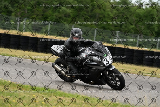 25bt02-1402 | markuskiefer.com - Realisiert mit Pictrs.com