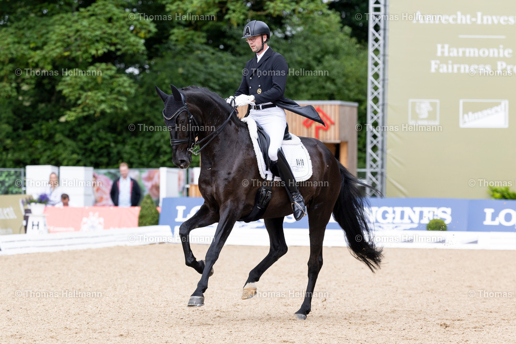 TH_419-San Simeon OLD-Kneese_ Felix_29578 | Al Shiraàa Deutsches Spring- und Dressur-Derby 2025 am 30.05.25 in Hamburg, Thomas Hellmann, 419San Simeon OLDKneese, Felix