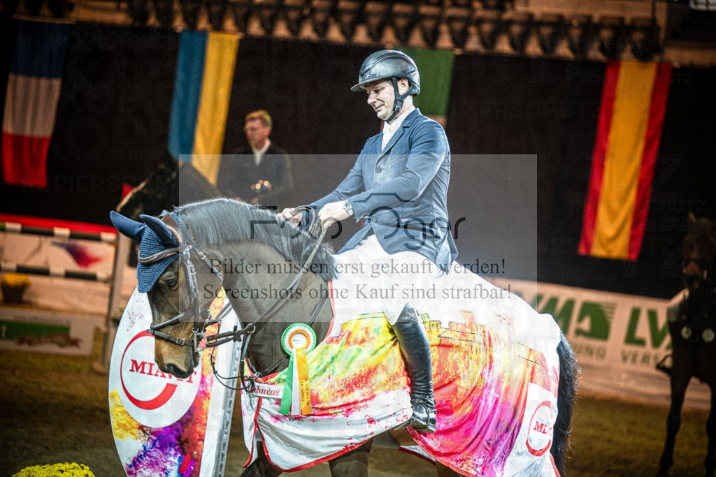 DOS_0023 | Entdecke hochwertige Reitturnierfotos von Foto Oger. Professionell, emotional und authentisch – jetzt Lieblingsmomente im Shop bestellen.Deutschlandweite Turnierfotografie. - Realisiert mit Pictrs.com