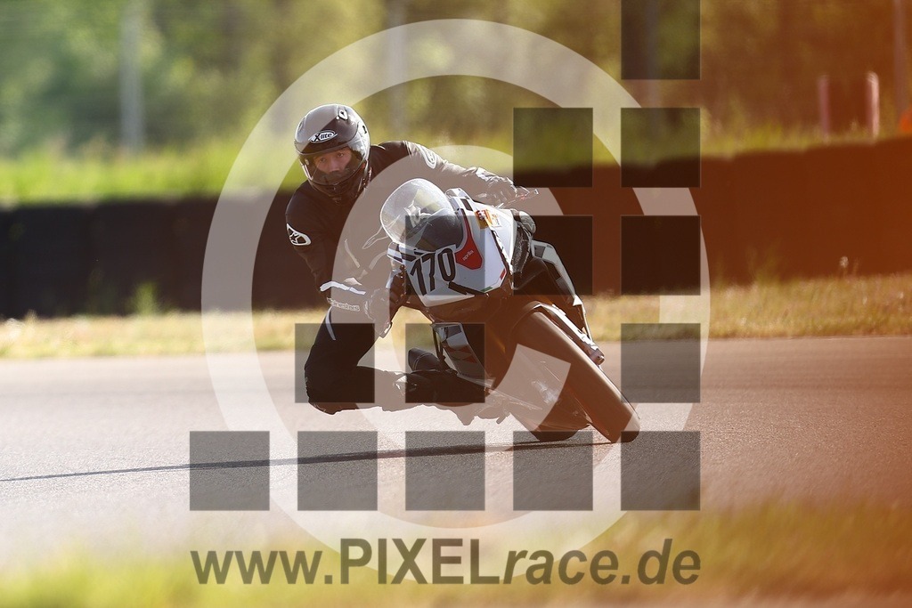 0170-20260426_00606 | Schöne Erinnerungen an spannende Momente - das festzuhalten ist unser Job. PIXELrace.de ist seit 2003 auf den Rennstrecken Europas unterwegs um die Action draußen beim Fahren und die wunderbare Stimmung imm Fahrerlager für euch einzufangen.