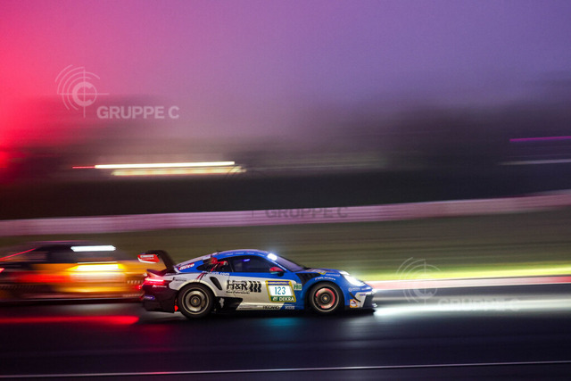 www.hoch-zwei.net | Motorsport-Fotografie: DTM, 24h Nürburgring und GT-Action in hochauflösenden Bildern. Entdecke packende Rennmomente & Impressionen direkt aus der Boxengasse. - Realisiert mit Pictrs.com