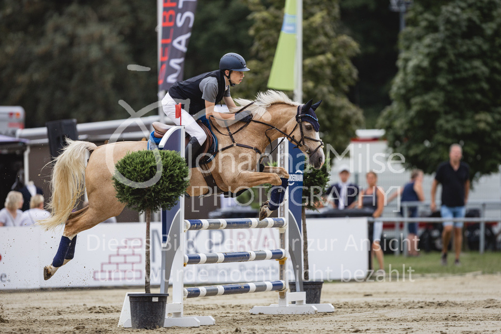 230824_Delbrueck_PonyTrophy-268 | Deine schönsten Turniermomente als professionelle Fotos! Entdecke hochwertige Pferdesport-Fotografie im Online-Shop. Jetzt Fotos finden & bestellen!