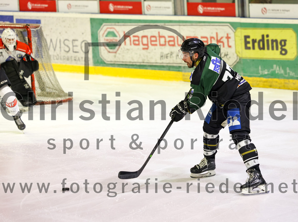 2022-12-02_015_TSV_Erding_gegen_EV_Pegnitz | Erding, Deutschland, 02.12.2022:
Eishockey, Bayernliga 2022 / 2023, 17. Spieltag, TSV Erding gegen EV Pegnitz, Endergebnis: 9:3

Philipp Michl (Erding Gladiators, #77)

Foto: Christian Riedel / fotografie-riedel.net
