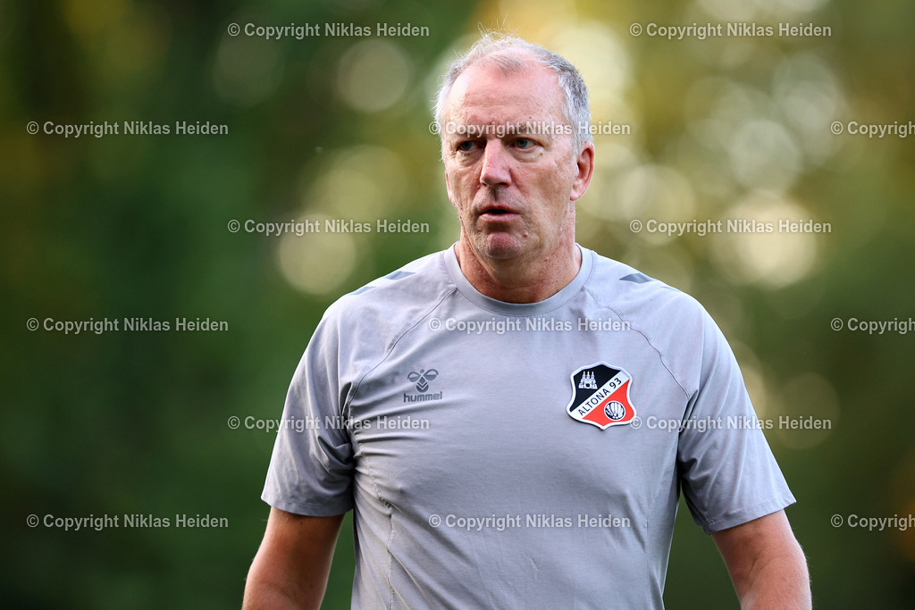 NH_Altona93_HamburgerSVU21_RegionalligaNord_19092025 | Andre Trulsen (Co-Trainer, Altona 93)Fußball I Herren I Regionalliga Nord I Saison 2025-2026  I 10. Spieltag I Altona 93 - Hamburger SV U21 I 19.09.2025 I Adolf-Jäger-Kampfbahn
