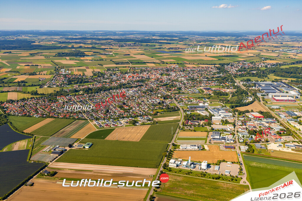 Luftaufnahme der Stadt Gundelfingen an der Donau - Die Luftaufnahme wurde 2025 vom UL-Flugzeug heraus erstellt ( keine Drohne ) - Hochauflösende Luftaufnahme - für professionelle Ausdrucke geeignet. Die Geschenkidee !Mit Lizenz und Bildrechte bestellbar