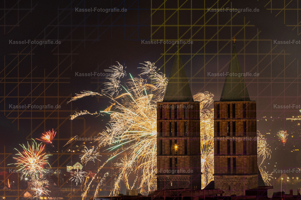 Silvester an der Martinskirche Kassel | Silvesterfeuerwerk 2026 rund um die Martinskirche, 01. Januar 2026, Kassel / Hessen / Deutschland, Foto: Karsten Socher Fotografie / www.KS-FOTOGRAFIE.net - Fotograf in Kassel - Realisiert mit Pictrs.com