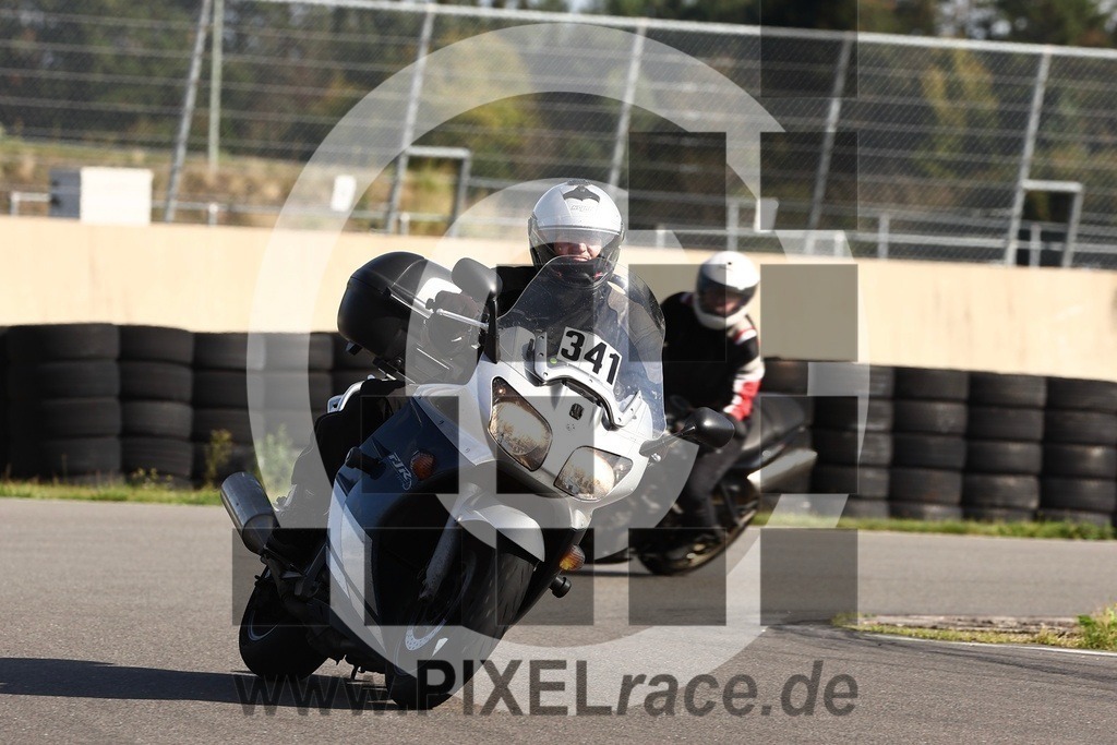 0341-20250919_12116 | Schöne Erinnerungen an spannende Momente - das festzuhalten ist unser Job. PIXELrace.de ist seit 2003 auf den Rennstrecken Europas unterwegs um die Action draußen beim Fahren und die wunderbare Stimmung imm Fahrerlager für euch einzufangen.