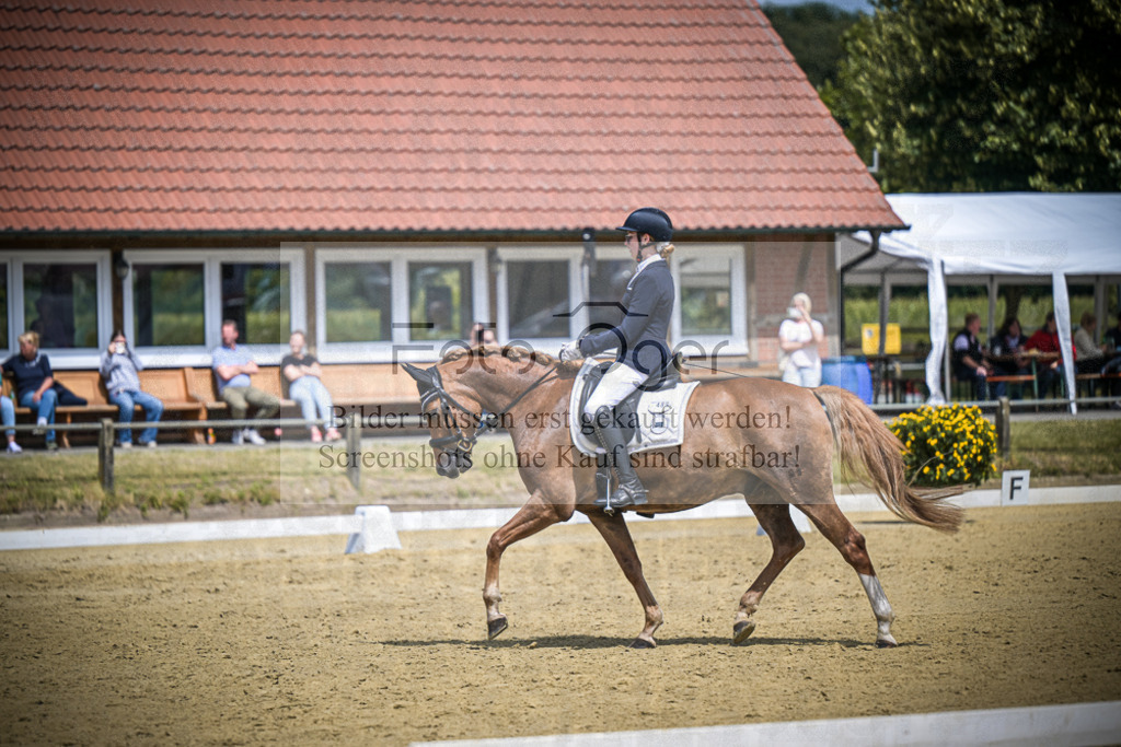 DOS_3147 | Entdecke hochwertige Reitturnierfotos von Foto Oger. Professionell, emotional und authentisch – jetzt Lieblingsmomente im Shop bestellen.Deutschlandweite Turnierfotografie. - Realisiert mit Pictrs.com