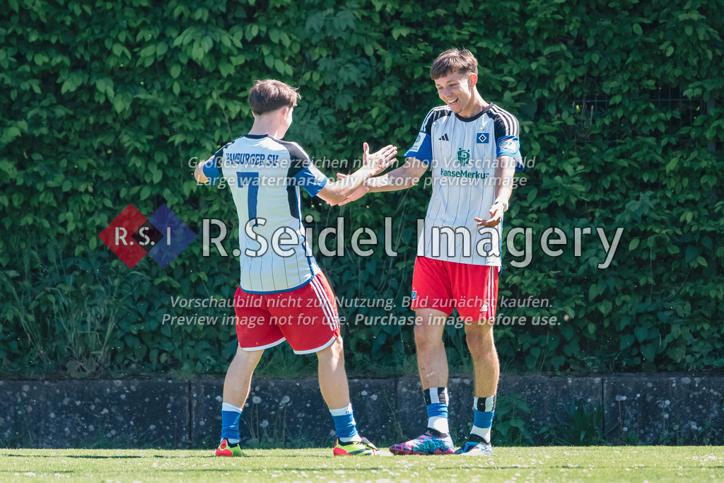 RS-1-047437 | Nach dem 3:0: Davis Rath (#7, HSV, Doppeltorschütze 1./2. Treffer), Otto Emerson Stange (#11, HSV, Torschütze)