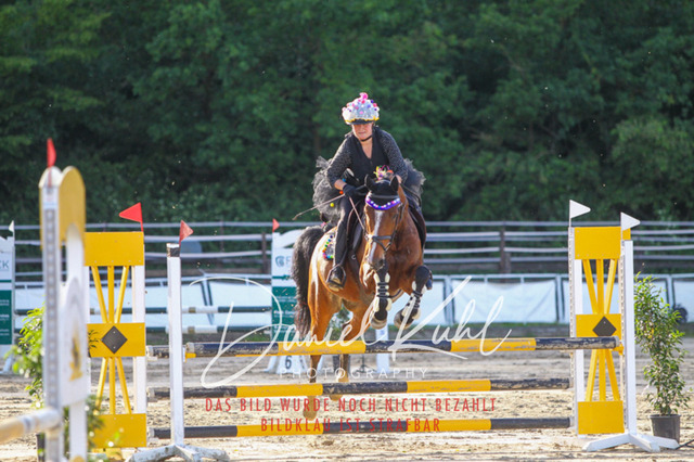 DKP45176 | Turnierfotos kaufen im Webshop von Daniel Kuhl Photography – entdecke professionelle Reitsportfotos aus Turnieren & Events. Hochwertige Turnierbilder online bestellen & sichern. Jetzt Fotos von Reitsportturnieren kaufen!