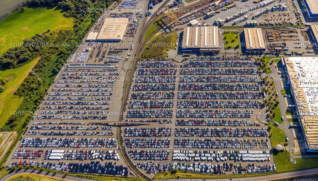 Duisburg241003485 | Luftbild, logport I (Eins) Rheinhausen, duisport mit D3T Duisburg Trimodal Terminal, DIT Duisburg Intermodal Terminal und Automobil-Logistik am Fluss Rhein, PKW Parkplatz, Formen und Farben, Friemersheim, Duisburg, Ruhrgebiet, Nordrhein-Westfalen, Deutschland