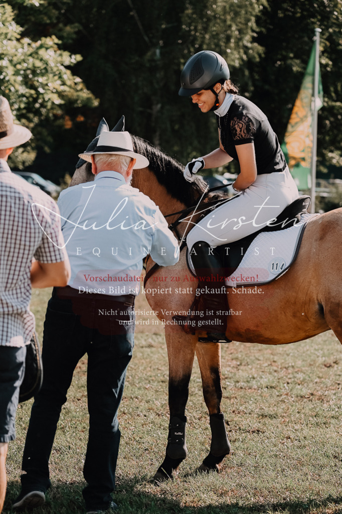 DSC_4907 | Pferde- und Turnierfotografie in Westsachsen. Pferdeportraits, Auftragszeichnungen und intuitive Kunst.