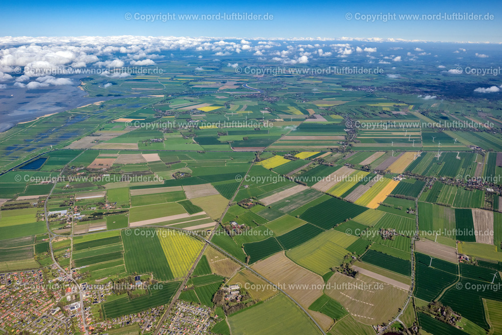 Otterndorf_ELS_0794290423 | OTTERNDORF 29.04.2023 Stadtgebiet mit Außenbezirken und Innenstadtbereich am Rand von landwirtschaftlichen Feldern und Ackerflächen in Otterndorf im Bundesland Niedersachsen, Deutschland. // Urban area with outskirts and inner city area on the edge of agricultural fields and arable land in Otterndorf in the state Lower Saxony, Germany. Foto: Martin Elsen