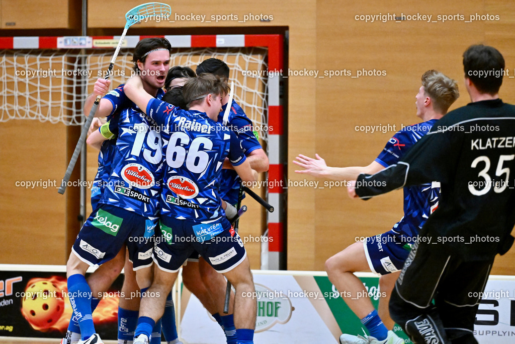 VSV Unihockey  vs. FBK Loka  | #35 Paul Klatzer VSV Unihockey, Jubel VSV Unihockey Mannschaft, #60 Thomas Unterweger VSV Unihockey, #19 Philipp Seiser VSV Unihockey, #30 Christoph Steiner VSV Unihockey, #6 Timo Schmid VSV Unihockey, VSV Unihockey  vs. FBK Loka , VSV Unihockey  vs. FBK Loka  am 25.01.2026 in Villach (Ballspielhalle St. Martin), Austria, (Photo by Bernd Stefan)
