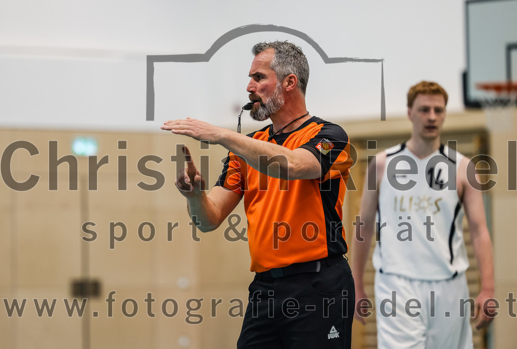 2022-05-01_054_TSV_Vaterstetten_gegen_DJK_Traunstein | Vaterstetten, Deutschland, 01.05.2022:
Basketball, Aufstiegsrunde zur Bayernliga 2021 / 2022, 5. Spieltag, TSV Vaterstetten gegen DJK Traunstein, Endergebnis: 87:79

Foto: Christian Riedel / fotografie-riedel.net