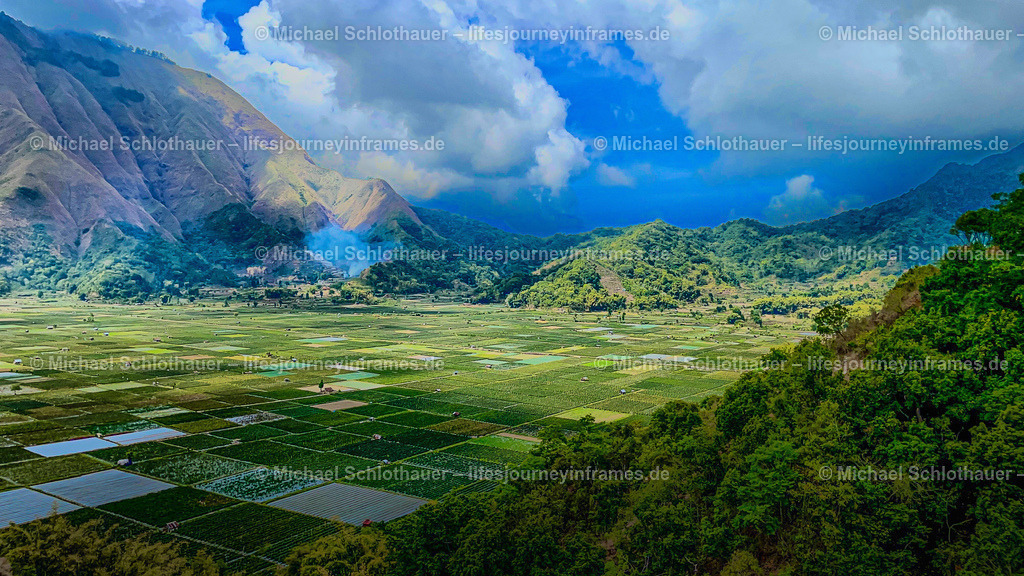 Rice fields - Lombok - Indonesia | Wildlife- und Landschaftsfotografie als Wandbild, Poster & mehr. Einzigartige Naturmomente aus Neuseeland, Norwegen & weltweit – fotografiert von Michael Schlothauer. - Realisiert mit Pictrs.com