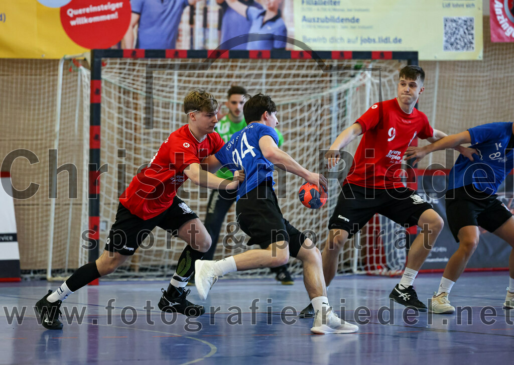 2022-12-17_012_SV_Anzing_gegen_TSV_Simbach | Anzing, Deutschland, 17.12.2022:
Handball, Bayernliga männliche A-Jugend 2022 / 2023, 9. Spieltag, SV Anzing gegen TSV Simbach, Endergebnis: 39:30

Paavo Hofmann (SV Anzing, #11), Tobias Plaza (TSV Simbach, #94), Andreas Lock (SV Anzing, #9)

Foto: Christian Riedel / fotografie-riedel.net