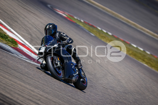 0211-260526NBR-013_211 | Deine Full-Service-Agentur für ✔️Videoproduktionen und ✔️Motorsportfotografie Jetzt Angebot anfragen!