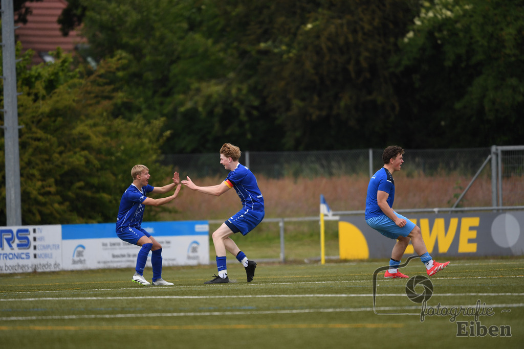 FC Rastede-JSG Esens/Dornum | B-Jugend Bezirksliga; FC Rastede (blau)-JSG Esens/Dornum (weiß) am 24.05.2025 in Rastede (Sportanlage Kötterswegs), Photo: Philip Eiben 2025 - Realisiert mit Pictrs.com