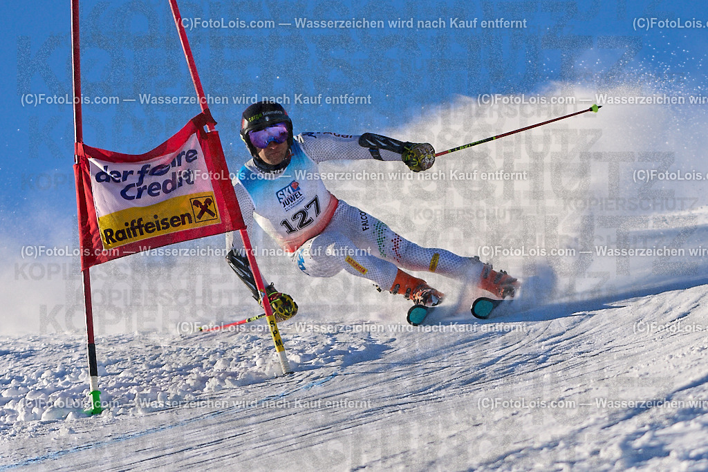 ALP4962_MASTERS-Cup_GS-A Herrn_Verri Tommaso Bruno Vittorio | (C)FotoLois.com, Alois Spandl. FIS Masters-Cup Wildschönau, Giant Slalom auf der Piste Schatzberg GS, Siegerehrung auf dem Dorfplatz Niederau, Sa 13. Januar 2024.