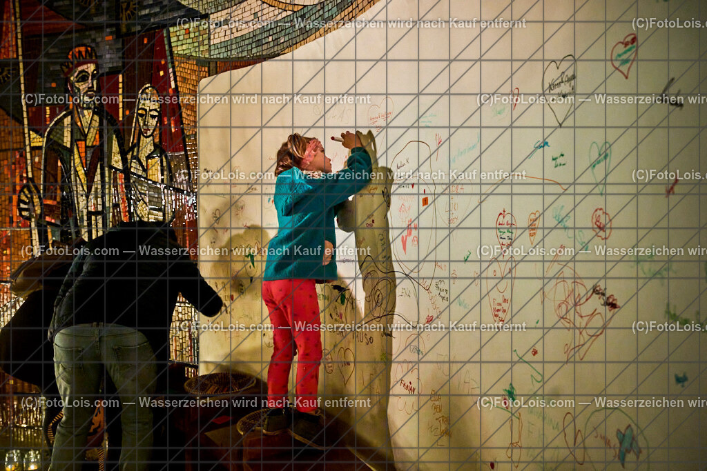 ALP8703_Nacht der tausend Lichter_Wandplakat | (C)FotoLois.com, Alois Spandl. 'Nacht der 1000 Lichter' in der Pfarrkirche Wieselburg, Do 31. Oktober 2024.