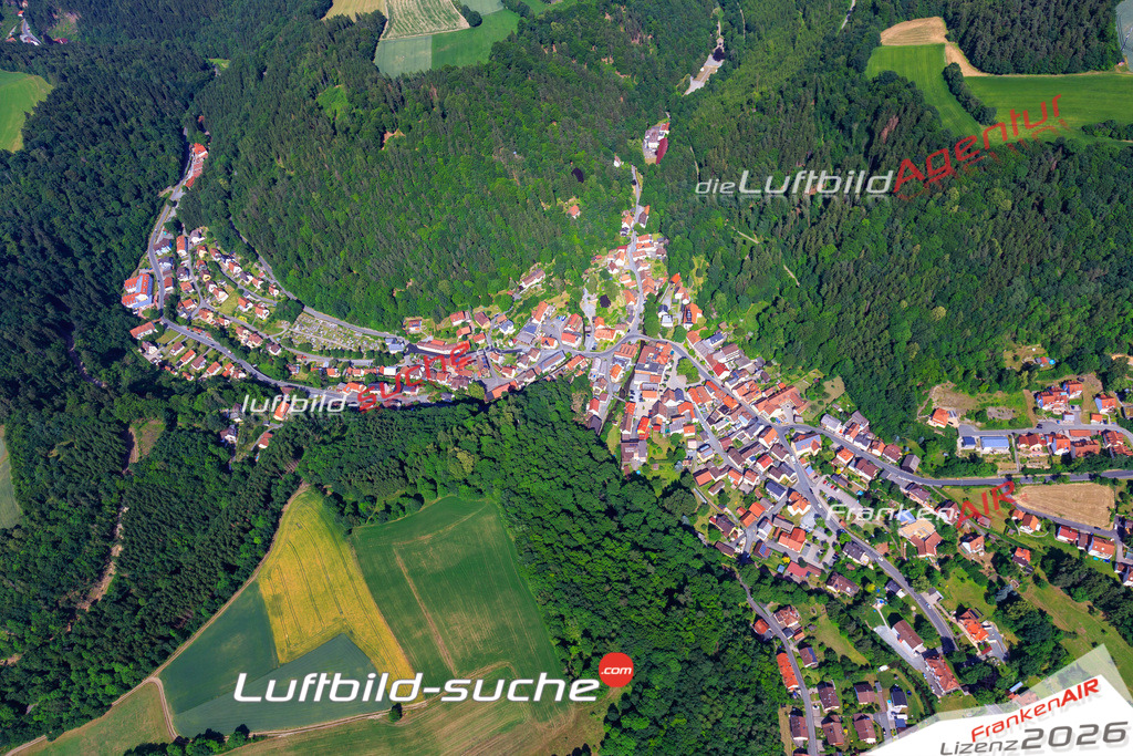 Die Luftaufnahme der Stadt Wirsberg wurde 2017 vom Flugzeug heraus erstellt ( keine Drohne )- hohe Auflösung für beste Qualität