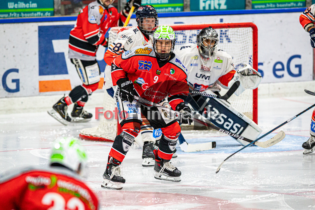 TSV Peißenberg Miners vs ESC Kempten SHARKS | Eishockey Bayernliga Vorbereitung 2024/2025, TSV Peißenberg Miners vs ESC Kempten SHARKS, 20241004,Anton ENGEL (Miners 9) in Aktion,2024-10-04 in Peißenberg (Eisstadion)Anton ENGEL (Miners 9)Copyright: WolfgangxLindner