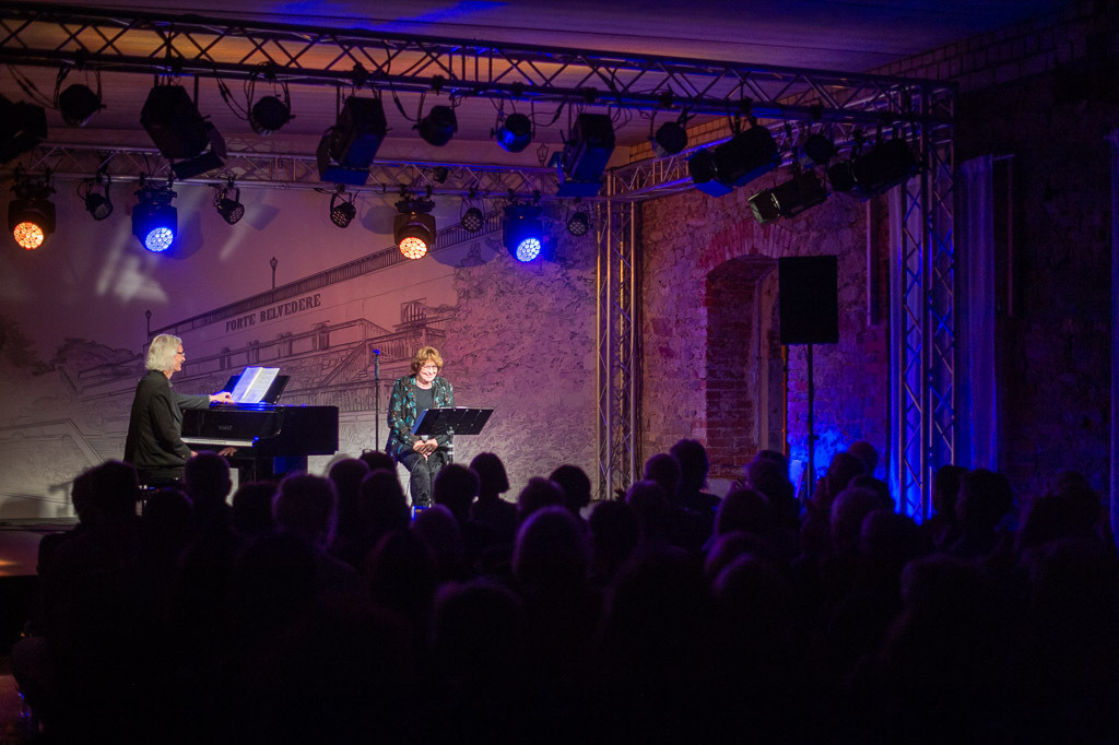 Uschi Brüning | Uschi Brüning im Forte Belvedere Leisnig zum Festival Hallo Leisnig 2022. - Realisiert mit Pictrs.com