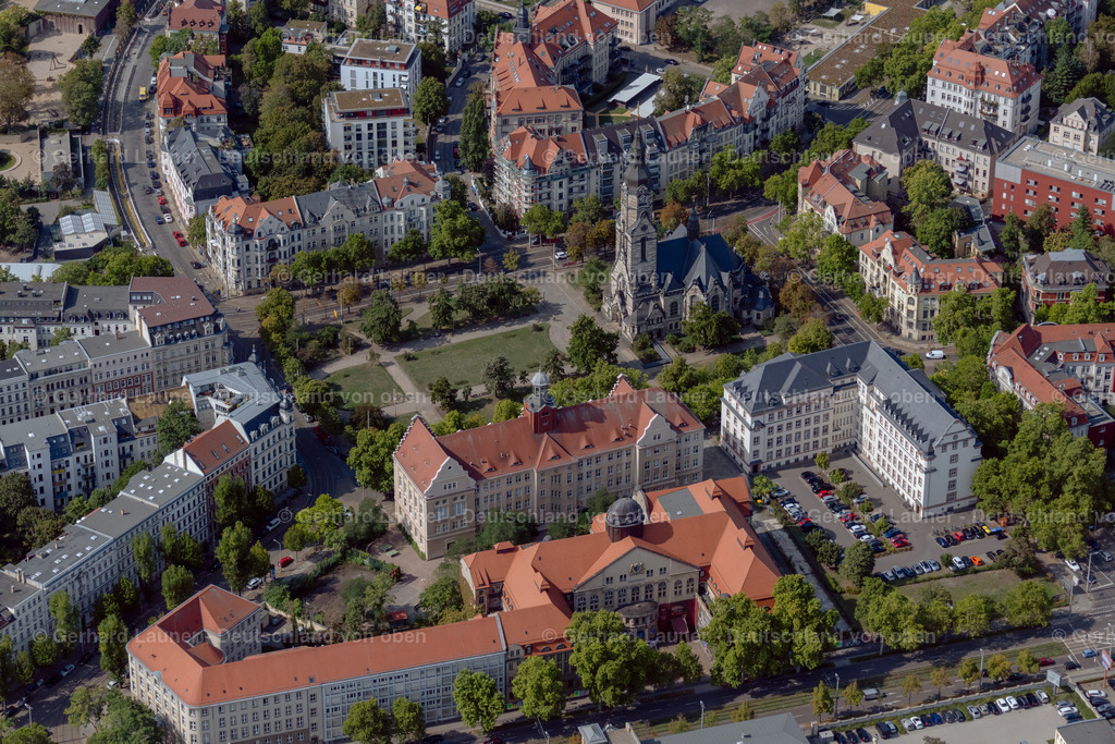 4039834 | LEIPZIG 14.09.2020 Kirchengebäude der Michaeliskirche am Nordplatz im Ortsteil Zentrum-Nord in Leipzig im Bundesland Sachsen, Deutschland. Weiterführende Informationen bei: Kirchenvorstand der Ev.-Luth. Michaelis-Friedens-Kirchgemeinde. // Church building Michaeliskirche on Nordplatz in the district Zentrum-Nord in Leipzig in the state Saxony, Germany. Further information at: Kirchenvorstand der Ev.-Luth. Michaelis-Friedens-Kirchgemeinde. Foto: Gerhard Launer