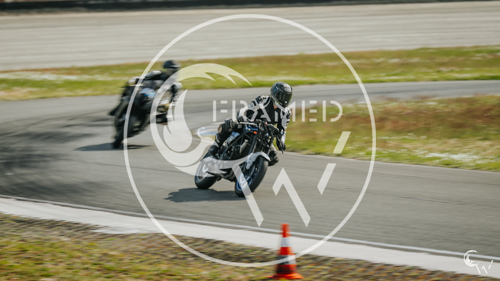 naked | cw-framed