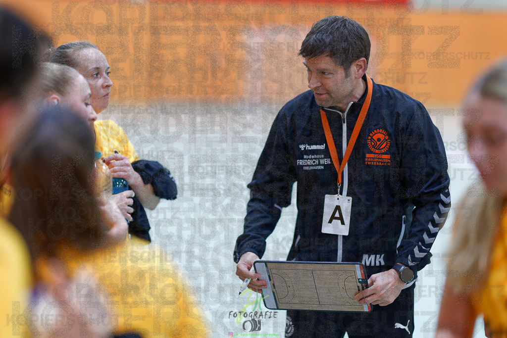 Frauen Oberliga Mitte (HHV); HSG Kleenheim/Langgöns II - HSG Eibelshausen/Ewersbach | Frauen Oberliga Mitte (HHV); HSG Kleenheim/Langgöns II - HSG Eibelshausen/Ewersbach am 01.11.2025 in Oberkleen (Weidig-Halle)Photo © 2025 - Jörg Heinrich - Realisiert mit Pictrs.com