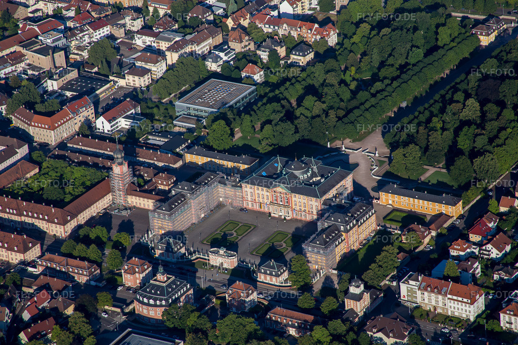 Luftbild: Schloßplatz in Bruchsal im Bundesland Baden-Württemberg in Deutschland. Foto: IMG_092330.jpg vom 01.08.2016 durch Werner Riehm/FLY-FOTO.de