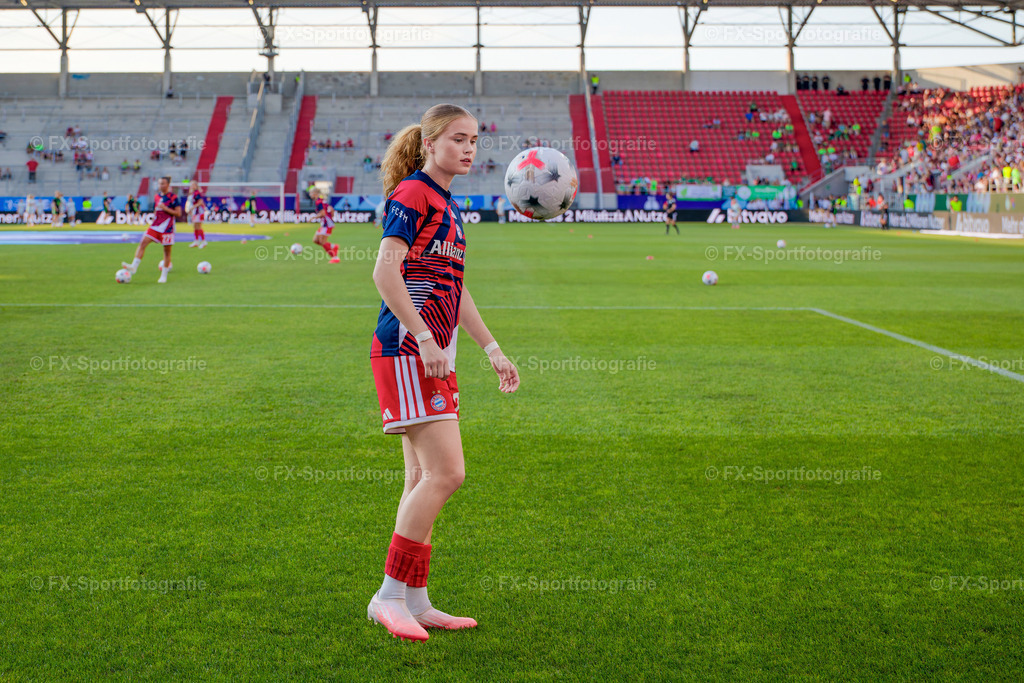 Supercup-Frauen-Bayern-Muenchen-vs-VfL-Wolfsburg 008 | Sportfotos und Eventgalerien von FX-Sportfotografie. Bilder von Fußball, Vereinsveranstaltungen und Events direkt ansehen und als Download bestellen. - Realisiert mit Pictrs.com