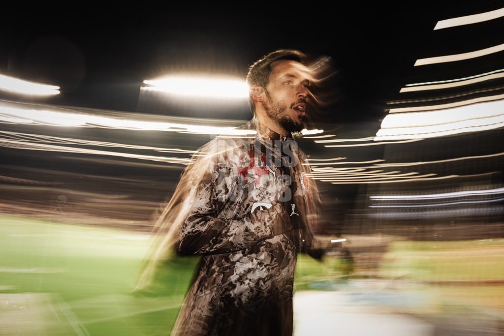 Fußball | Männer | Saison 2025/2026  | Fußball-Bundesliga | 11. Spieltag | FC St. Pauli vs. 1. FC Union Berlin | 23.11.2025 | Mathias Pereira Lage (#28, FC St. Pauli) auf dem Weg in die Kabine