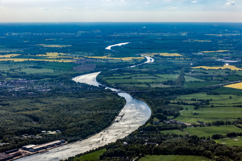PLB_5296_NOK_westl_Kiel_90x60 | Luftbild, Nord-Ostsee-Kanal mit dem Blick auf die Levensauer Hochbrücke und weiter westwärts. - Realisiert mit Pictrs.com