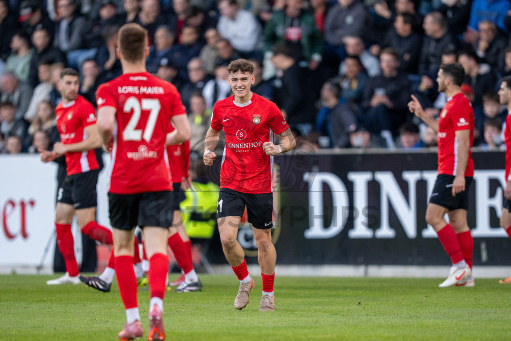 SG Sonnenhof Großaspach vs. SGV Freiberg, Fussball, Regionalliga Suedwest, 30. Spieltag, 22.04.2026 | Loris Maier (SG Sonnenhof Großaspach, #27) und Luca Molinari (SG Sonnenhof Großaspach, #21),SG Sonnenhof Großaspach vs. SGV Freiberg, Fussball, Regionalliga Suedwest, 30. Spieltag, 22.04.2026