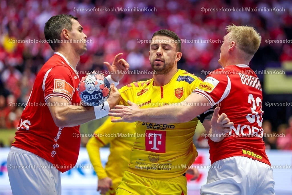 EHF16012602053 | 16.01.2026, Handball, Men's EHF EURO 2026, Dänemark - Nordmazedonien, Jyske Bank Boxen in Herning, Dänemark, Preliminary Round:  Filip Kuzmanovski (North Macedonia #18) im Zweikampf gegen    Rasmus Lauge Schmidt (Denmark #11) Emil Siersbaek Bergholt (Denmark #33) 