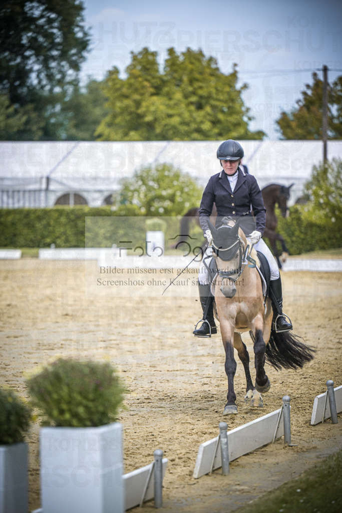 DOS_0492 | Entdecke hochwertige Reitturnierfotos von Foto Oger. Professionell, emotional und authentisch – jetzt Lieblingsmomente im Shop bestellen.Deutschlandweite Turnierfotografie. - Realisiert mit Pictrs.com