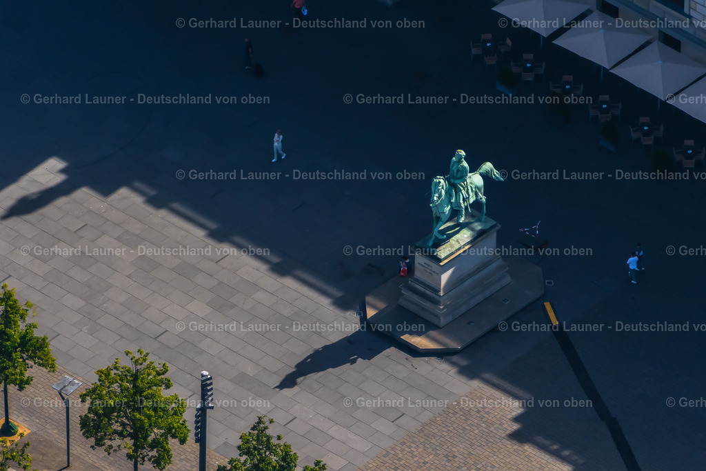 4035309 | BRAUNSCHWEIG 31.07.2020 Sehenswürdigkeit und Tourismus- Attraktion des Geschichts- Denkmal "Herzog Friedrich Wilhelm" am Schloßplatz an der Straße Bohlweg in Braunschweig im Bundesland Niedersachsen, Deutschland. // Tourist attraction of the historic monument "Herzog Friedrich Wilhelm" in Brunswick in the state Lower Saxony, Germany. Foto: Gerhard Launer