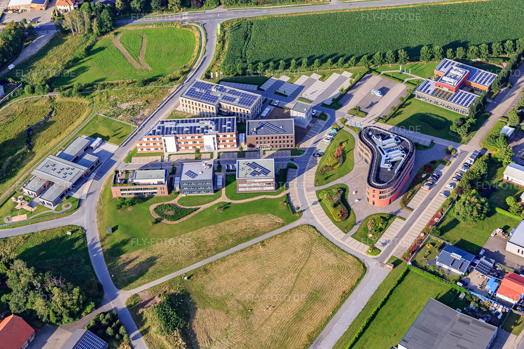 Luftbild: d.velop Life Sciences campus im Ortsteil Harwick in Gescher im Bundesland Nordrhein-Westfalen in Deutschland. – Foto: IMG_007947.jpg vom 12.07.2020 durch Werner Riehm/FLY-FOTO.de – Auflösung des Originals: 4922 x 3282 px – dvelop-logo-sw