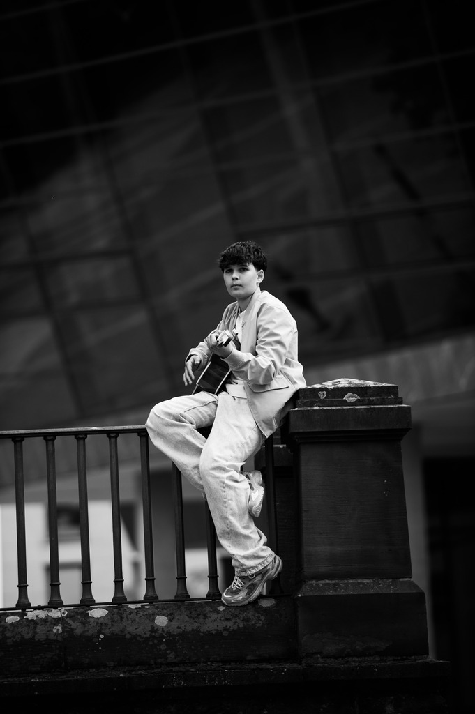 20250610-Louis-sw-25 | Mein Name ist Arkadius. Ich fotografiere Ihre Hochzeit in Frankfurt und im Umkreis von 200 km. Als Fotograf bin ich noch bekannt im Bereich Business- und Modefotografie.