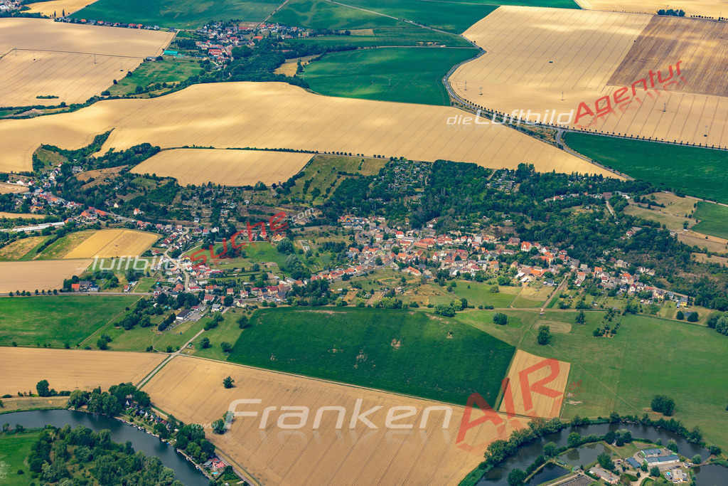 weissenfels-luftbild-2022-6283 | Aktuelles Luftbild von  Weißenfels - Die Luftaufnahme wurde 2022 mittels UL-Flugzeug erstellt ( keine Drohne ) - hochauflösende Kamera-Systeme von  Canon -
Beste Qualität - Für grossformatige Ausdrucke geeignet. Die Geschenkidee !