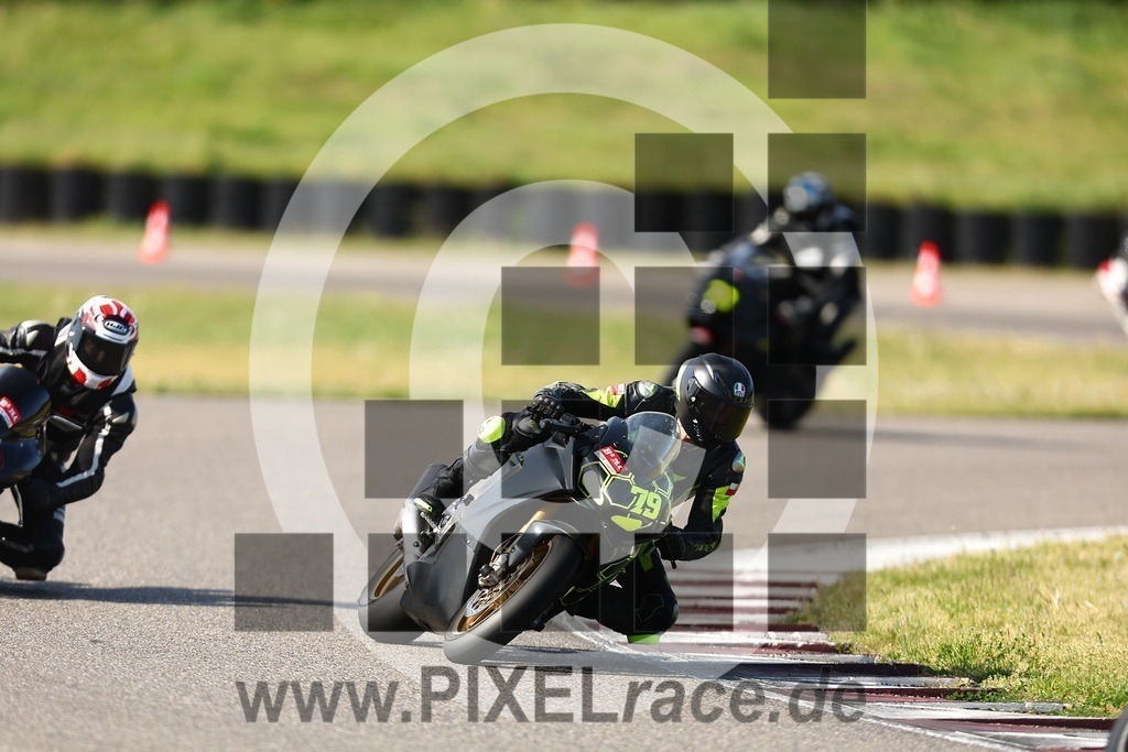 0079-20260426_00684 | Schöne Erinnerungen an spannende Momente - das festzuhalten ist unser Job. PIXELrace.de ist seit 2003 auf den Rennstrecken Europas unterwegs um die Action draußen beim Fahren und die wunderbare Stimmung imm Fahrerlager für euch einzufangen.