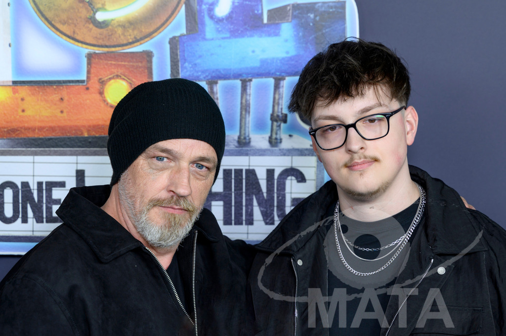 _DWA2565 | Torsten Sträter und Sohn bei der Premiere der 5. Staffel der Amazon Prime Video Comedy-Gameshow 'LOL: Last One Laughing' in der Astor Film Lounge. München, 21.03.2024 - Realisiert mit Pictrs.com