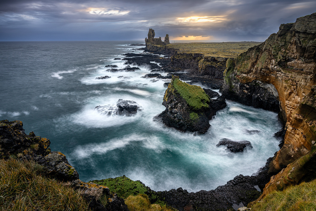 Landrangur Island | Wandbilder - Florian Läufer - Realisiert mit Pictrs.com
