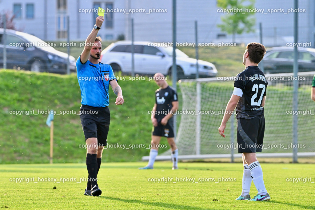 SC Landskron vs. Thal Assling  | Daniel Wittmann Referee, Gelbe Karte, #27 Dominik Klaus Kofler Thal Assling, SC Landskron vs. Thal Assling , SC Landskron vs. Thal Assling  am 09.08.2024 in Villach (Sportanlage Landskron), Austria, (Photo by Bernd Stefan)