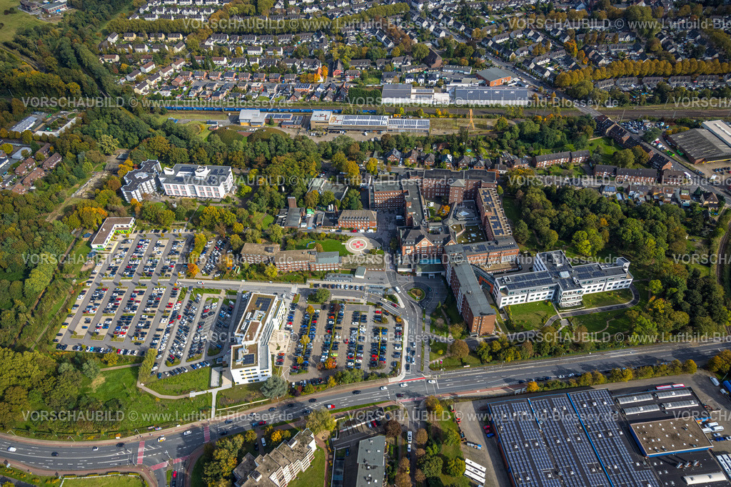 Moers241012830 | Luftbild, Stiftung Krankenhaus Bethanien Klinik Moers, MVZ Bethanien Moers gGmbH und Seniorenstift Bethanien Moers Pflegedienst, Parkplätze, Moers, Moers, Ruhrgebiet, Nordrhein-Westfalen, Deutschland