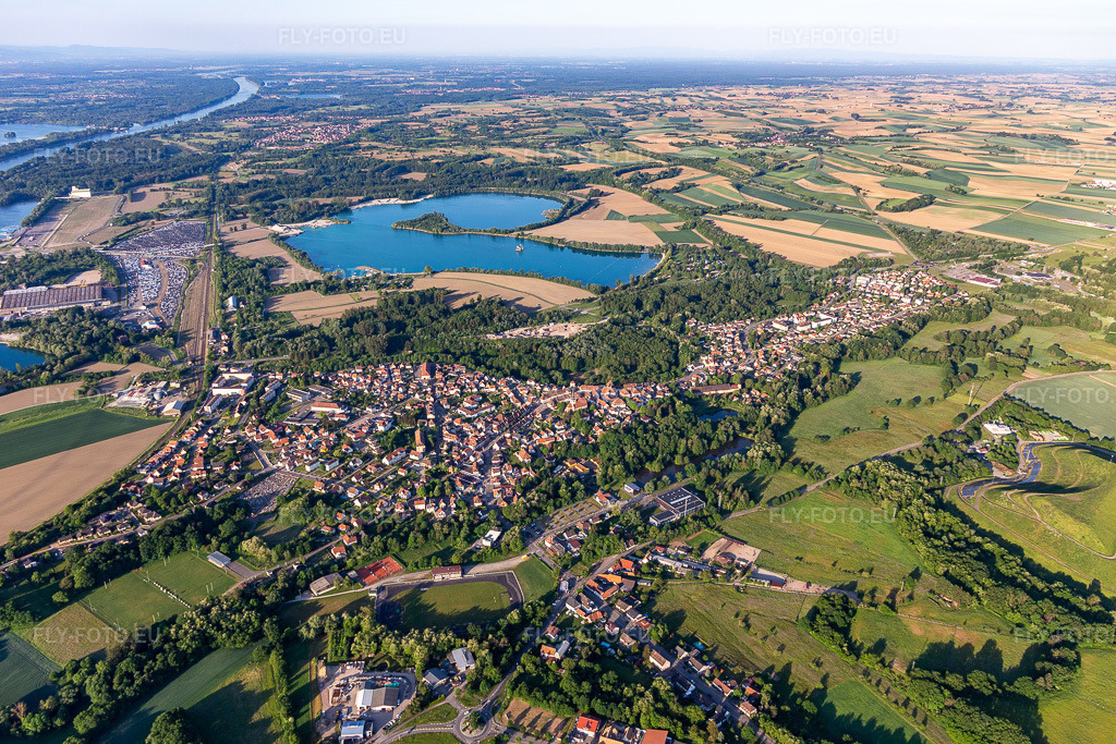 Vue aérienne: Vue de la ville à Lauterbourg dans le département Bas Rhin, France. Photo: IMG_131500.jpg prise le 18/05/2022 par Werner Riehm/FLY-FOTO.euRésolution de l'original: 5472 x 3648 px